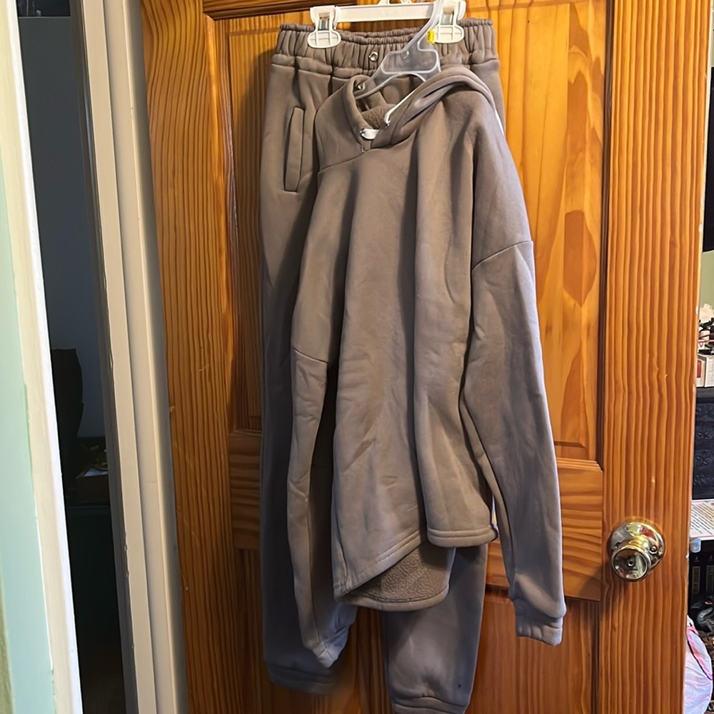 Long sleeve sweatshirt and sweatpants loungewear set size small